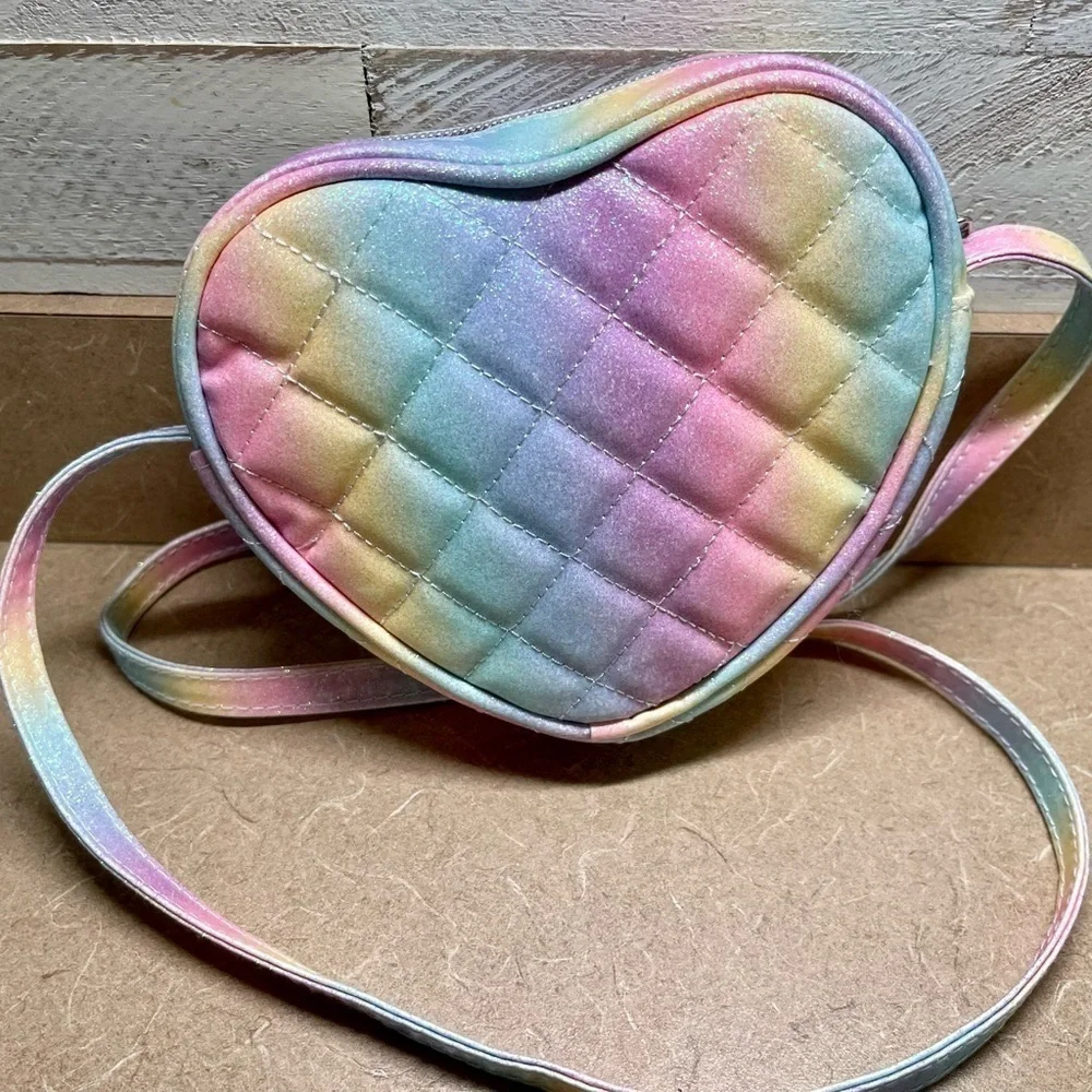 KIDS HEART PURSE WITH SHOULDER STRAP. IN RAINBOW COLOR.